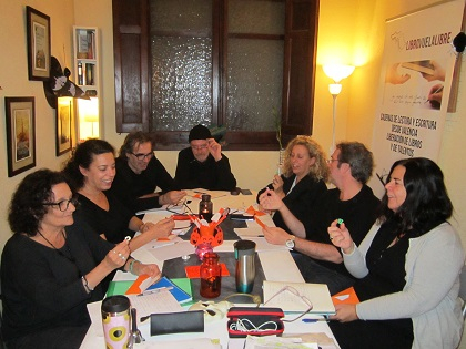 Ejercicios para generar textos surrealistas en los talleres de escritura de Libro vuela libre en Valencia