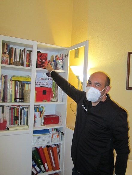 Sergio Maturana Vilanova en la biblioteca de talentos de los talleres de escritura creativa online y presenciales de LIBRO VUELA LIBRE