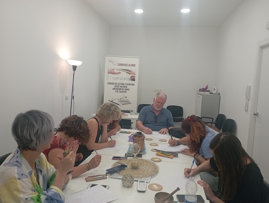 Actividades creativas en el taller de escritura de autoficción de verano